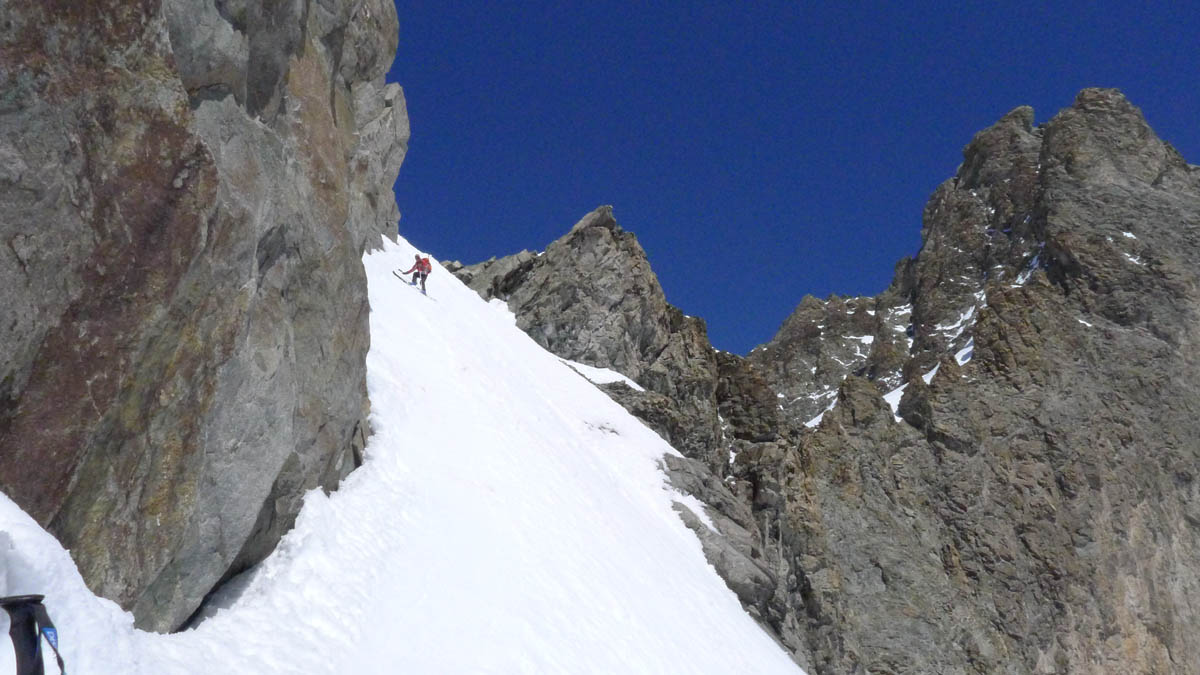 #17 descente du col : Encordé pour le début c descente du col : Encordé pour le début c'est mieux. Etienne descendra sans rien.