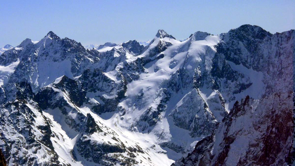 #15 Agneaux et Neige Cordier : La caisse est pleine de jouets Agneaux et Neige Cordier : La caisse est pleine de jouets