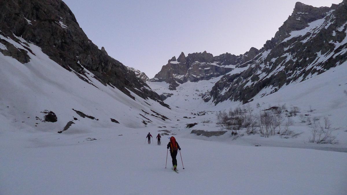 #2 La Meije au petit matin : On aura bien le temps de l La Meije au petit matin : On aura bien le temps de l'apprécier le looooong des 1840m de dénivellé