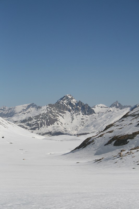 #3 Vallon des Bouchouses : petite pause pour repeauter devant le Pelvas. Vallon des Bouchouses : petite pause pour repeauter devant le Pelvas.