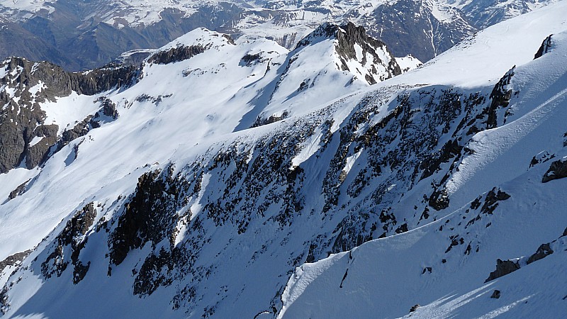 #9 L L'épaule skiée en A/R ; ça à l'air de passer en bas (??)