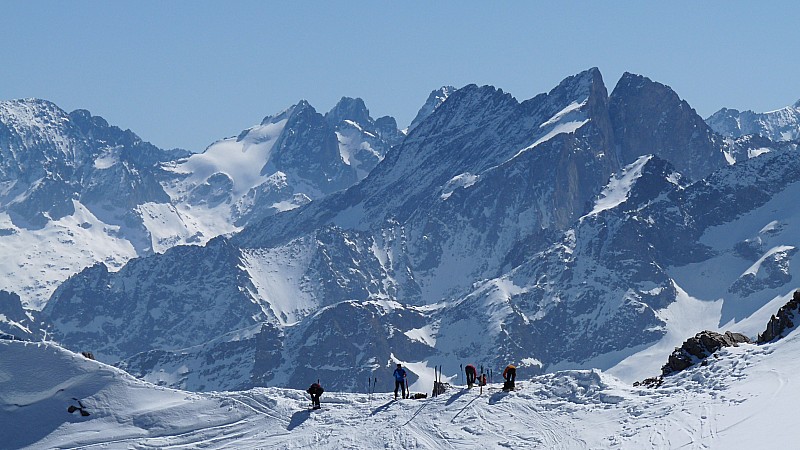 #8 4 personnes à la brèche 2859 - vue depuis l 4 personnes à la brèche 2859 - vue depuis l'épaule N avant de remonter !