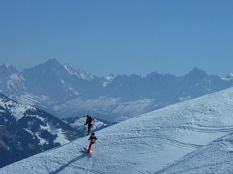 #4 Sur fond d Sur fond d'Aiguille Verte : à la recherche de la meilleure neige dans le bas