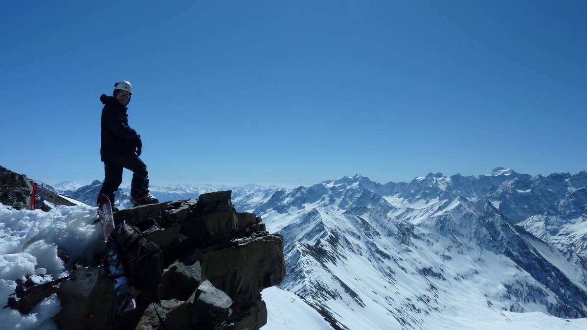 Crete : Steph admire le panorama sur les Ecrins