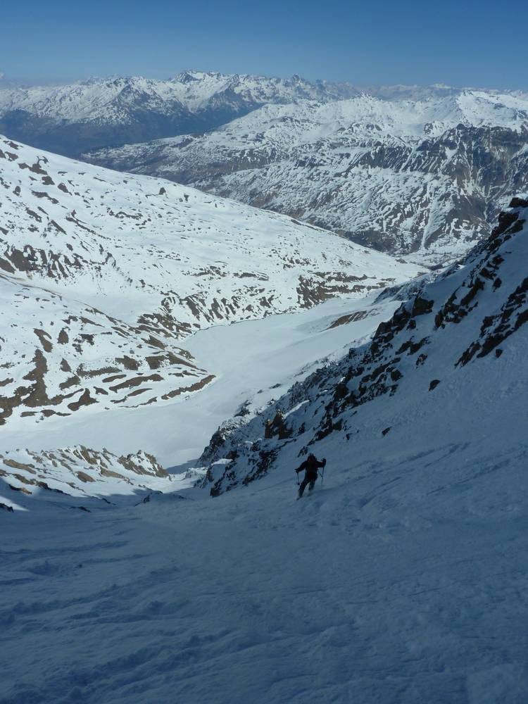 Descente : c'est qu'il est long le bougre. le vallon est 600m plus bas