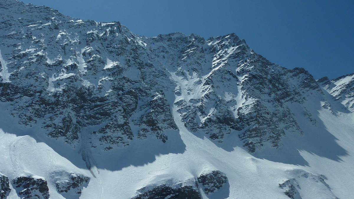#12 Couloir : le couloir du jour vu du refuge Couloir : le couloir du jour vu du refuge