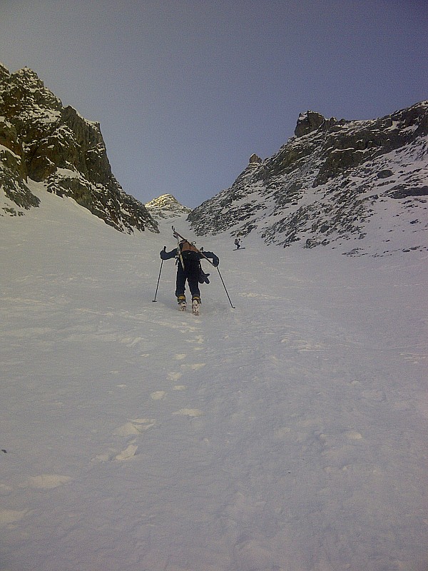 #1 Montagne des Agneaux : Cramponnage sur la deuxième moitié du Couloir Davin Montagne des Agneaux : Cramponnage sur la deuxième moitié du Couloir Davin
