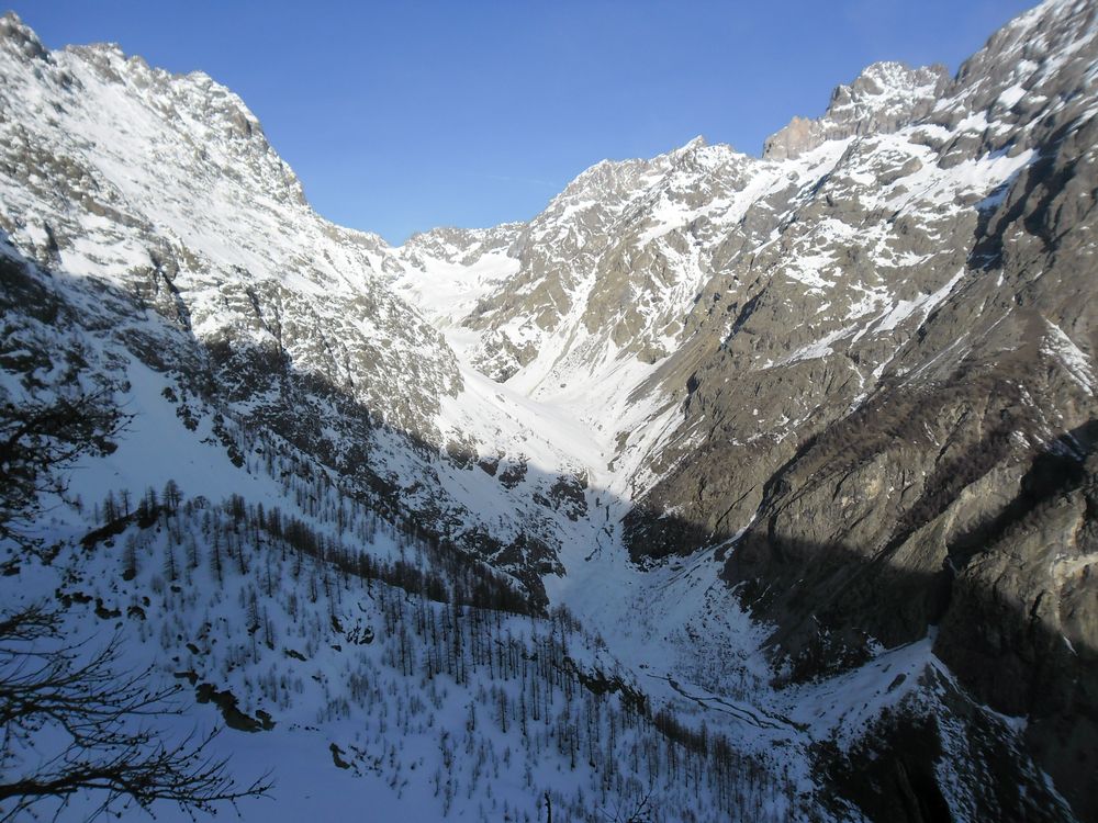 #1 Vers le Sélé : Pour monter au Sélé, à priori pas trop de portage... Vers le Sélé : Pour monter au Sélé, à priori pas trop de portage...