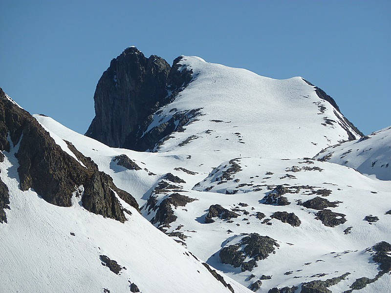 #11 Les 3 Pics de Belledonne : Quelques skieurs sur la fin de l Les 3 Pics de Belledonne : Quelques skieurs sur la fin de l'ascension