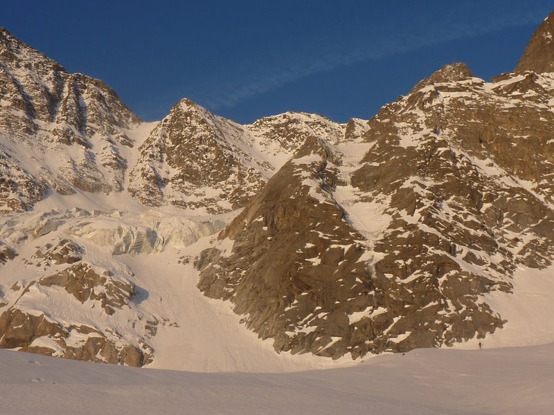 #2 Gura : Arrivee sur le glacier du Mulinet, jolie vue sur le Santo Stefano et son frere Ricchiardi Gura : Arrivee sur le glacier du Mulinet, jolie vue sur le Santo Stefano et son frere Ricchiardi