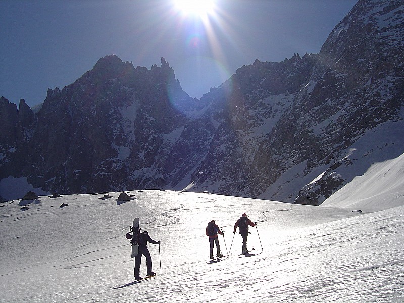 #2 au sommet de la moraine : la neige s au sommet de la moraine : la neige s'adoucit et porte très bien, les surfeurs apprécient.