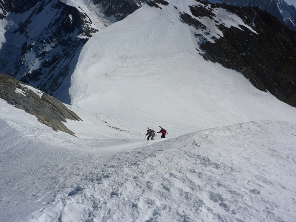 #9 dôme de miage : grimpette (pente très soutenue glacée) depuis le col des dômes dôme de miage : grimpette (pente très soutenue glacée) depuis le col des dômes