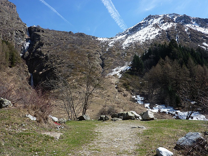 #13 cascade de buchardet : manque de neige sous 1700m cascade de buchardet : manque de neige sous 1700m