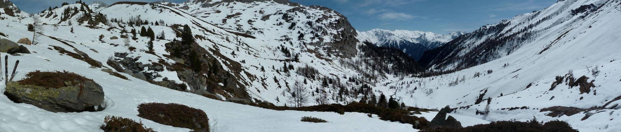 #2 Pause contemplation : Au dessus des cascades, panorama du bas du vallon Pause contemplation : Au dessus des cascades, panorama du bas du vallon