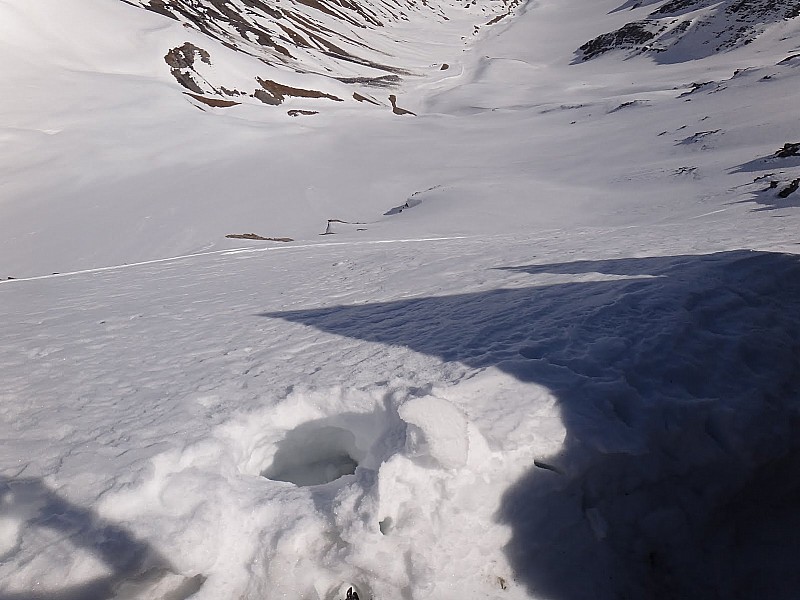 #10 Couloir NE : Belle pente, un peu expo quand même, et surtout le volume et la qualité de neige vont nous dissuader d Couloir NE : Belle pente, un peu expo quand même, et surtout le volume et la qualité de neige vont nous dissuader d'y aller.