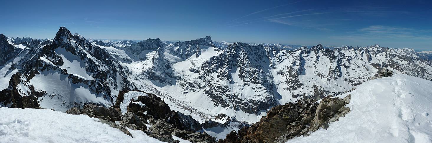 #3 VallonDeLaLavey : Vue du sommet vers le vallon de la Lavey VallonDeLaLavey : Vue du sommet vers le vallon de la Lavey
