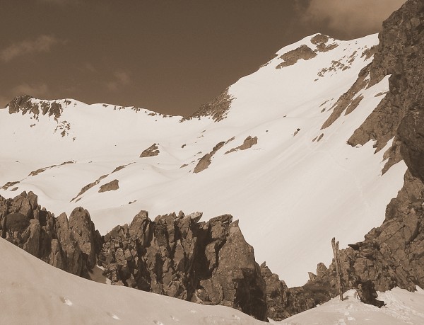 #7 Pic de l Pic de l'Agnelin : Le Pic de l'Agnelin depuis la brèche au dessus du lac de l'Ane
