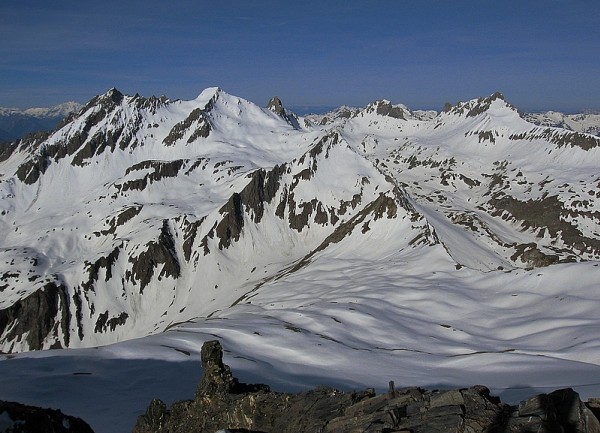 Neuva : Pointe de combe Neuve et Aiguillle de Grand Fond depuis la pointe de la Terrasse.