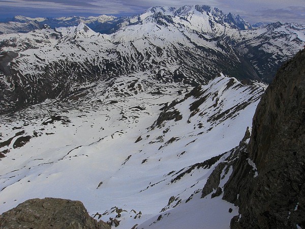 Combe d'Arpire : Depuis l'aiguille du Grand Fond; on aperçoit le Cormet de Roselend.