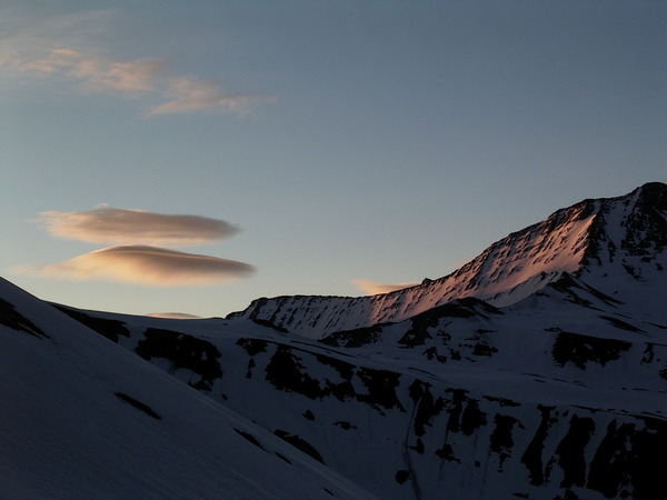 #2 Champigons du matin : Lever de soleil sur la pointe de Léchaud, agrémenté de quelques lenticulaires. Champigons du matin : Lever de soleil sur la pointe de Léchaud, agrémenté de quelques lenticulaires.