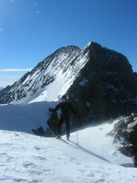 #6 dôme : le frérot au sommet...
Pour info : directe a la Barre en glace et sortie mixte bien moche
Barre noire : 80 derniers m en glace noire... dôme : le frérot au sommet...
Pour info : directe a la Barre en glace et sortie mixte bien moche
Barre noire : 80 derniers m en glace noire...