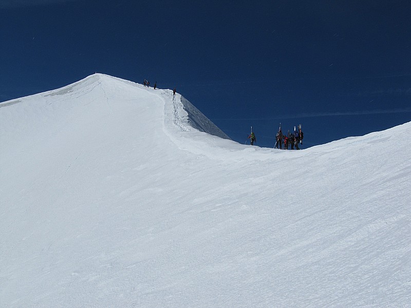 #8 L L'arête : est en neige froide. La trace est parfaite.
