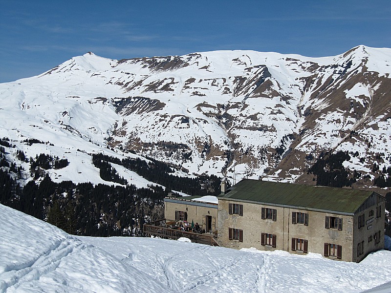 #1 Le refuge de Tré la Tête : est ouvert. La tête de la Combaz n Le refuge de Tré la Tête : est ouvert. La tête de la Combaz n'est plus en conditions.