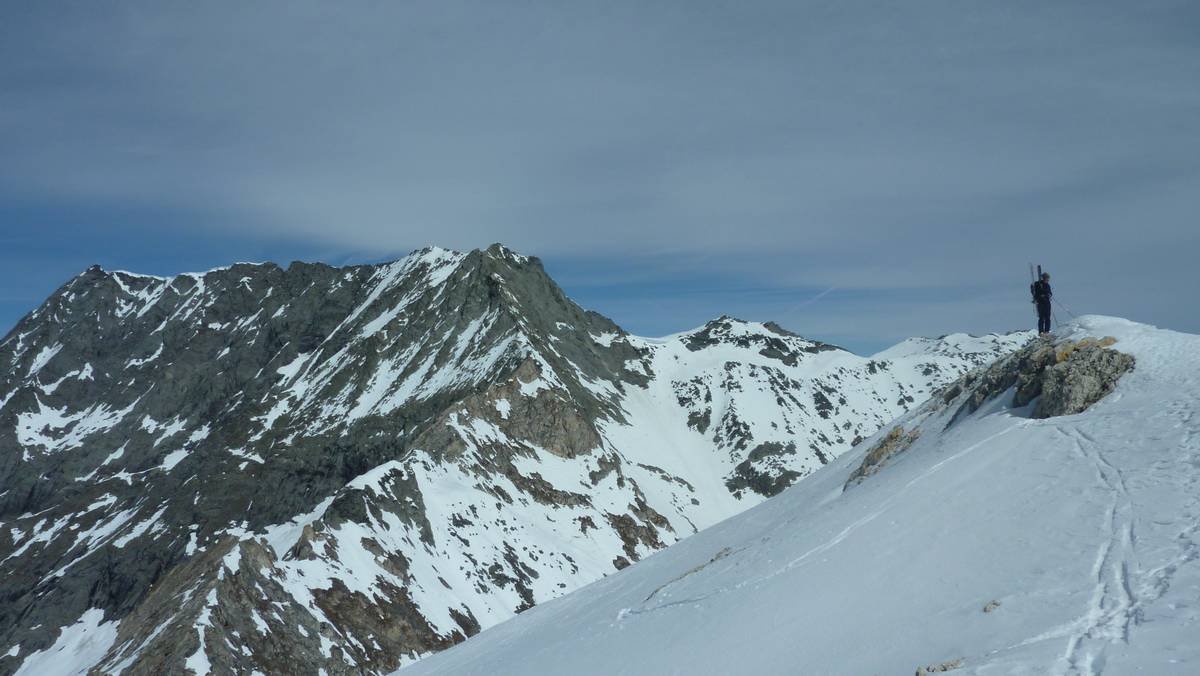 #10 Arrivée de Pierre : à gauche Grand Bec et Pointe du Vallonnet faite hier Arrivée de Pierre : à gauche Grand Bec et Pointe du Vallonnet faite hier