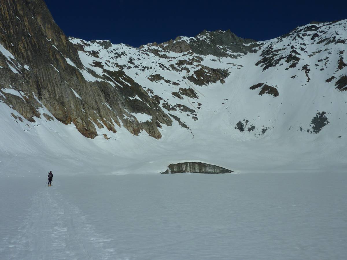 #6 Lac de la Patinoire : un petit air des Quirlies du siecle dernier avec son serac qui se jette dans le lac Lac de la Patinoire : un petit air des Quirlies du siecle dernier avec son serac qui se jette dans le lac