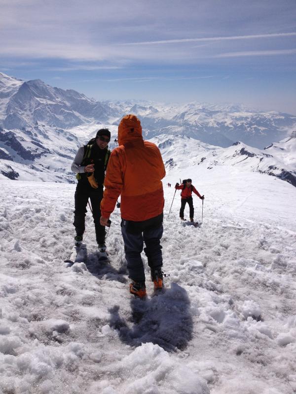 #7 Couloir du Lion : Jean-luc, qui nous acceuille au sommet Couloir du Lion : Jean-luc, qui nous acceuille au sommet