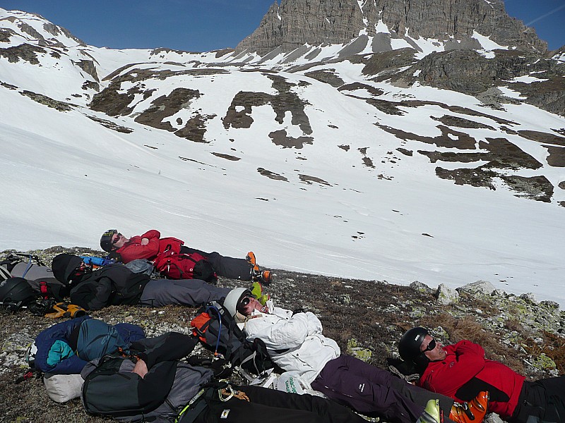#19 sieste méritée : ça ronfle sous le soleil du sud sieste méritée : ça ronfle sous le soleil du sud