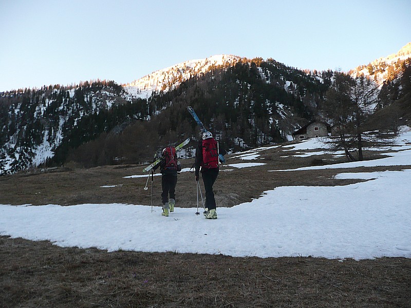 #23 départ pour notre 3ème jour : remontée dans le cône d départ pour notre 3ème jour : remontée dans le cône d'avalanche car c'est sec ailleurs