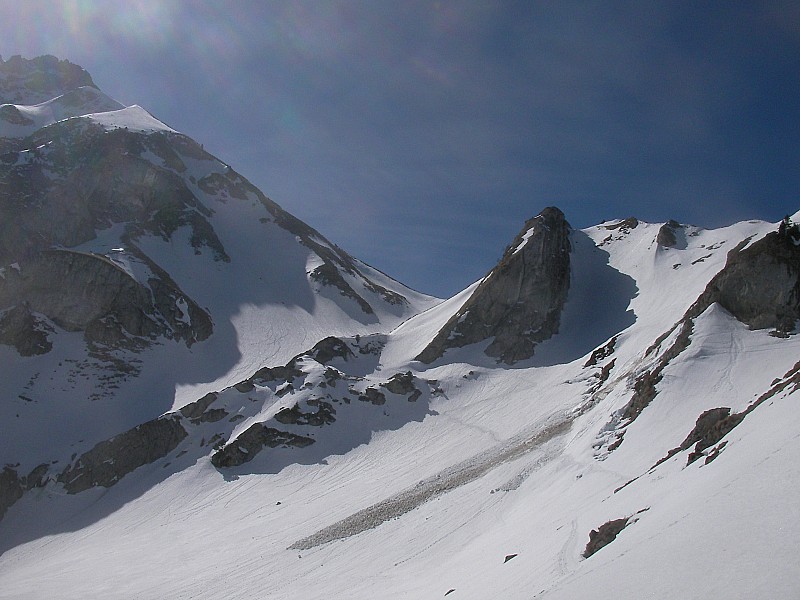#7 Le couloir de face : A l Le couloir de face : A l'ombre, à droite sur la photo
