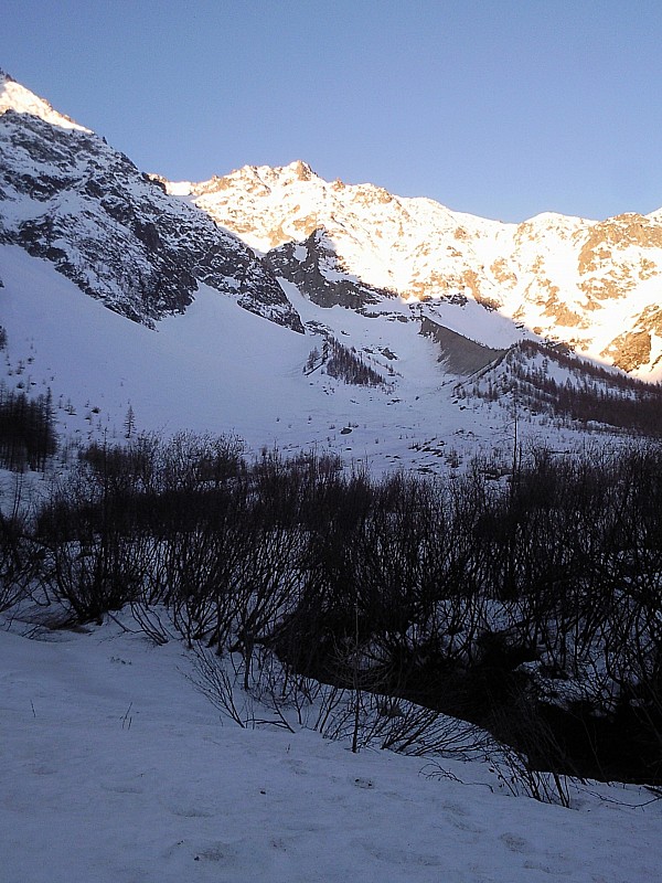 #3 entrée du vallon : C entrée du vallon : C'est vers là qu'on peut vraiment skier sans discontinuité.