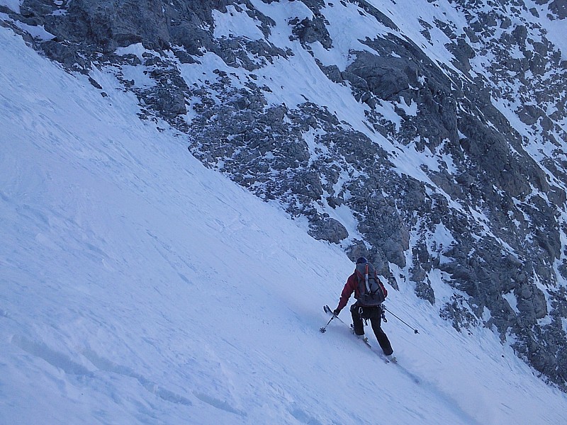 #7 dans le couloir : Tôt, à l dans le couloir : Tôt, à l'ombre et au milieu, ça rappe, dérape et racle à qui mieux mieux!
