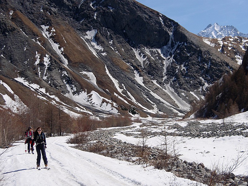 #15 Fin de parcours pistes de fond : Pour l Fin de parcours pistes de fond : Pour l'instant on peut encore profiter des pistes de fond pour éviter le portage sur le plat.