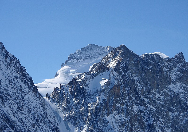 #7 Barre des Ecrins : C Barre des Ecrins : C'est pas la photo la plus originale du coin, mais bon c'est quand même LE sommet .