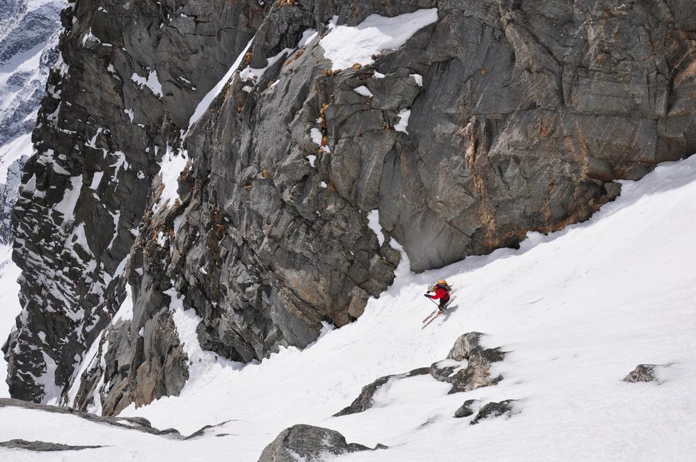 #17 Bas du couloir : Pendant qu Bas du couloir : Pendant qu'Enzo en finit, on reprend la montée à la recherche de la frontière..