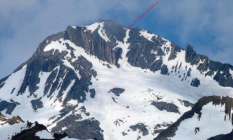 #10 Goléon depuis le bas du vallon : Le couloir est facilement repérable. Goléon depuis le bas du vallon : Le couloir est facilement repérable.