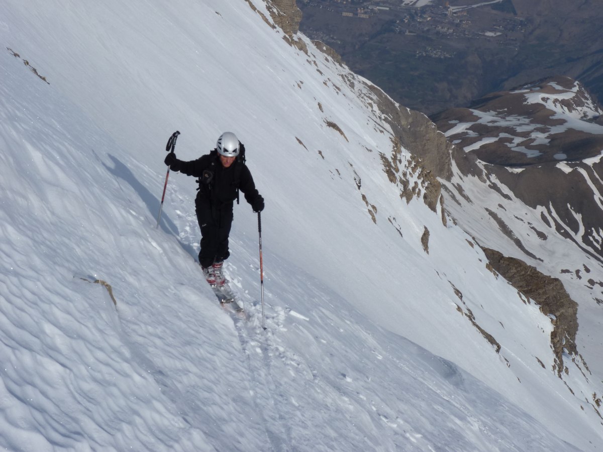 #5 Pour ne pas brasser : Nous avons remis les skis dans le pentu Pour ne pas brasser : Nous avons remis les skis dans le pentu