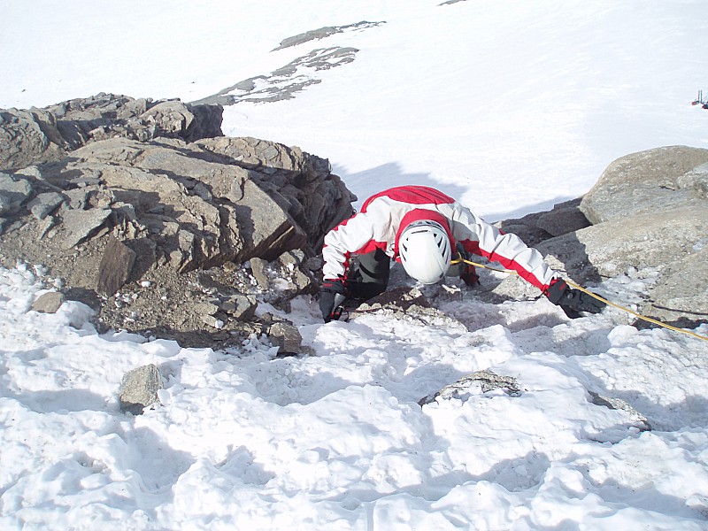 #34 Redescente : On fait demi tour pour profiter du ski, car par l Redescente : On fait demi tour pour profiter du ski, car par l'arête c'est tout du cailloux et pour ça on va attendre cet été