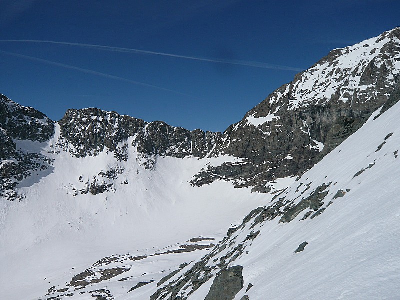 #12 petite Ciamarella : passage du colerin ( petit couloir à droite )qui permet de basculer en Italie petite Ciamarella : passage du colerin ( petit couloir à droite )qui permet de basculer en Italie
