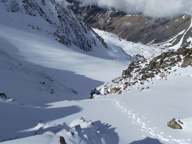 #6 couloir W : couloir W bien enneigé couloir W : couloir W bien enneigé