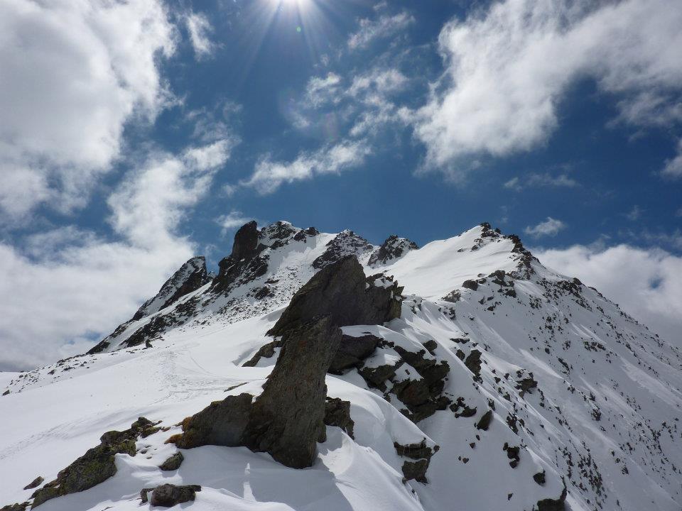#4 col de l col de l'enclave 6/4/12 : la tête de l'enclave et derrière bellaval ( plus assez de jus pour aller jusque là bas ! )