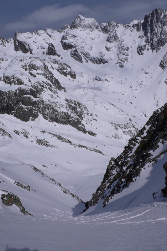 #3 couloir03 : Au fond la combe qui mène au col du Sambuis couloir03 : Au fond la combe qui mène au col du Sambuis