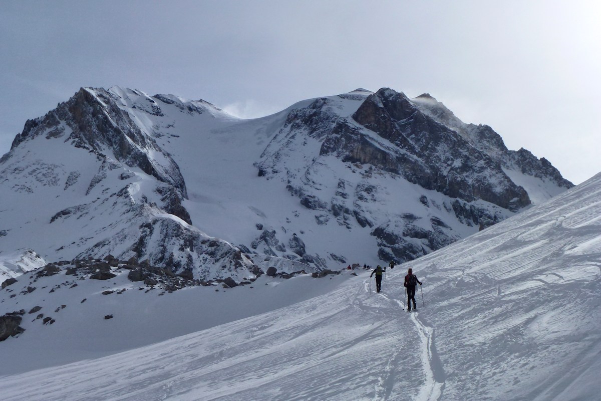 #19 L L'arrivée au soleil : Avec vue sur les Grands Couloirs.