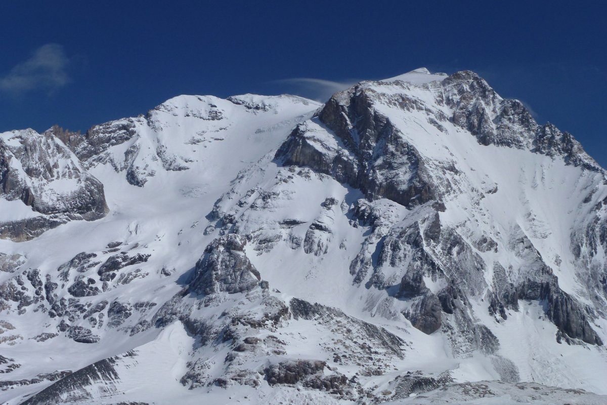 #14 Grande Casse, Pointe Mathews : Une vingtaine de personnes dans les Grands Couloirs aujourd Grande Casse, Pointe Mathews : Une vingtaine de personnes dans les Grands Couloirs aujourd'hui.