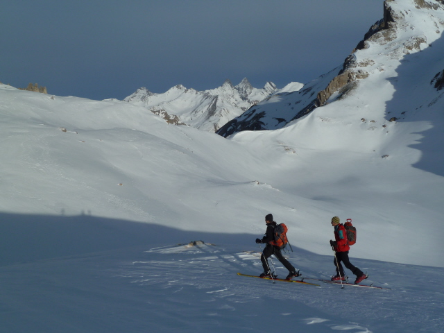 #10 Devant les Aiguilles d Devant les Aiguilles d'Arves : Avant de basculer vers le Col de Cerces, un clin d’œil aux Aiguilles d'Arves
