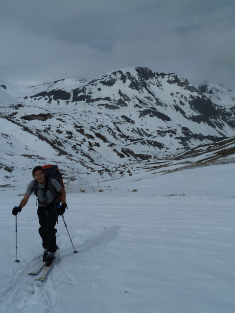 #2 En montant du Plan Lachat : Olivier devant la vallée de la Valloirette: ça commence à manquer de neige! En montant du Plan Lachat : Olivier devant la vallée de la Valloirette: ça commence à manquer de neige!