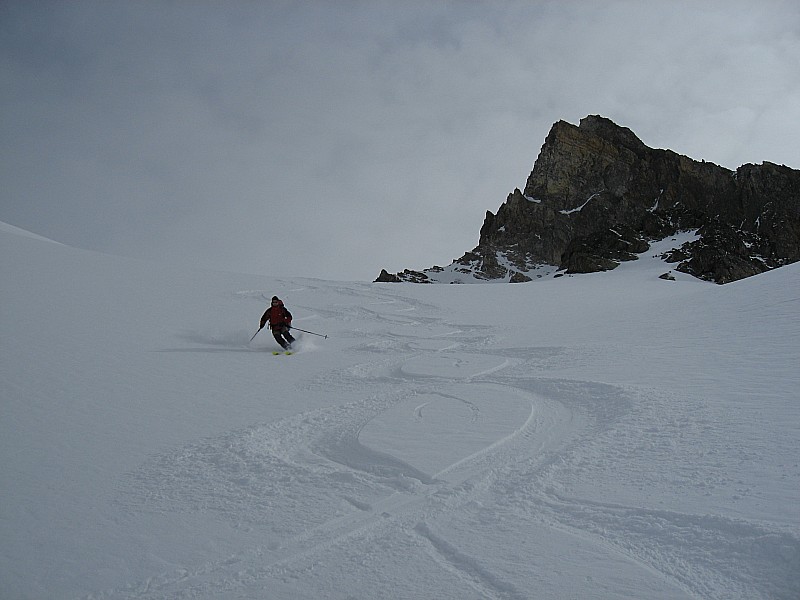 #3 Vers le lac rond : super poudre lors de cette première descente ! inespéré ! Vers le lac rond : super poudre lors de cette première descente ! inespéré !